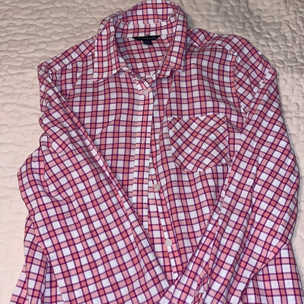 M American Eagle Button down Long Sleeve shirts